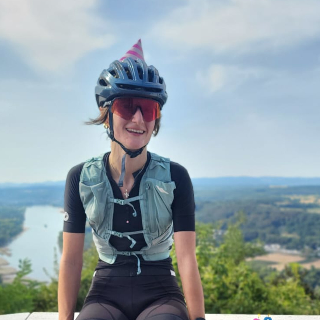 Amelie beim Radfahren