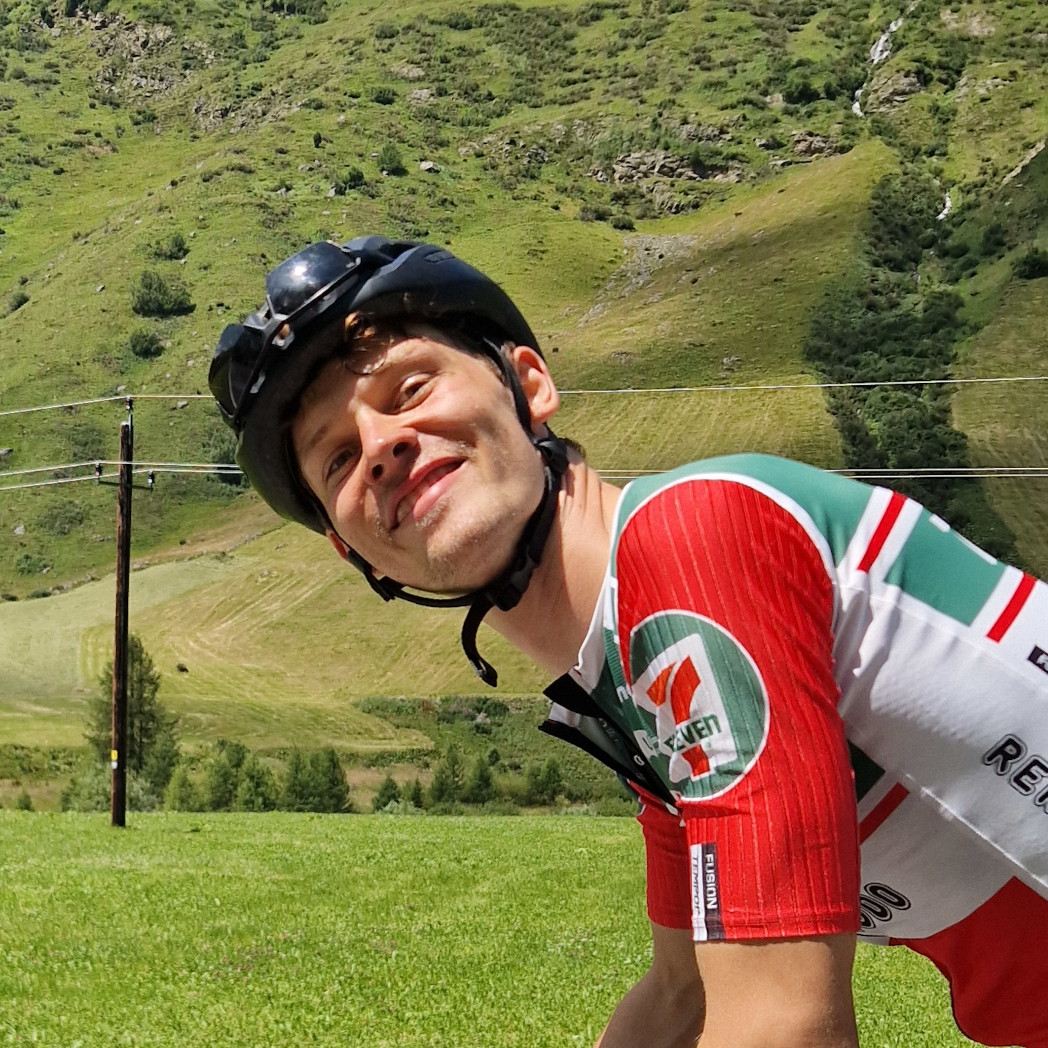 Lukas beim Radfahren